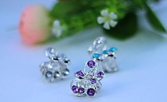 一元飾品市場(chǎng)新寵 兩元店熱銷(xiāo)四葉草小頂夾的批發(fā)貿(mào)易全解析