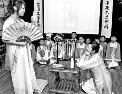 “國學(xué)”走進(jìn)“假日學(xué)校” 國學(xué)文化推廣服務(wù)的新探索
